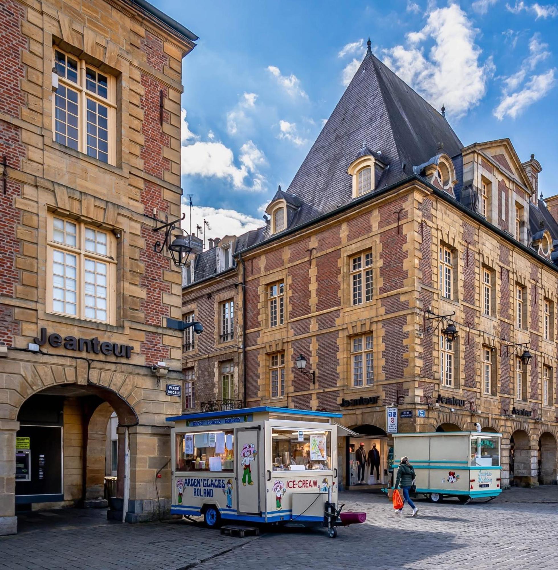 Le Petit Ardennais Charleville-Mézières エクステリア 写真
