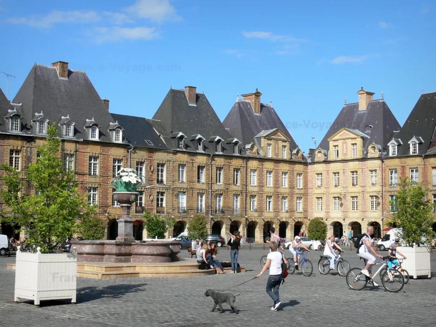 Le Petit Ardennais Charleville-Mézières エクステリア 写真