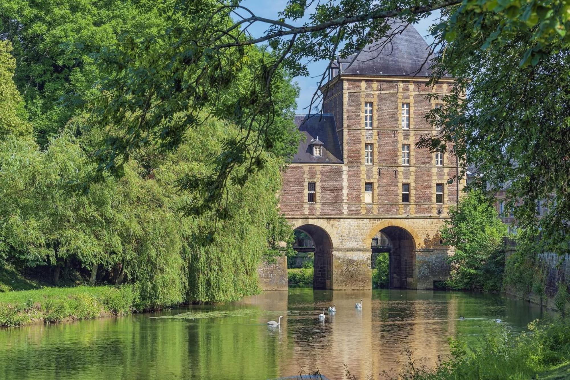 Le Petit Ardennais Charleville-Mézières エクステリア 写真